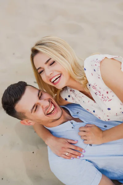 Portrait Beautiful Couple Posing Hugging Laughing — Stock Photo, Image
