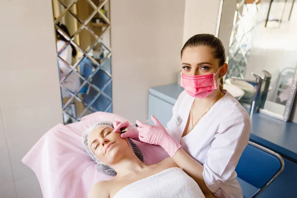 Cosmetologia Del Viso Chirurgia Plastica Concetto Bellezza Giovane Donna Bruna — Foto Stock