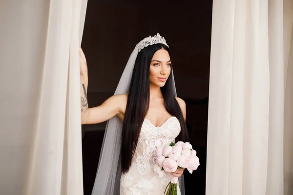 Ritratto Una Bella Giovane Sposa Sposa — Foto Stock