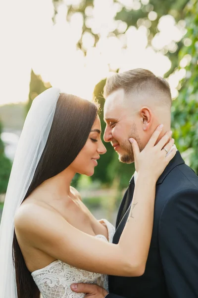 Young Beautiful Wedding Couple Bride Groom Standing Park Sunset Smiling — Stock Photo, Image