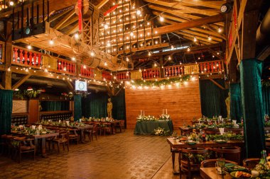 Düğün için dekore edilmiş Restoran iç görünümü