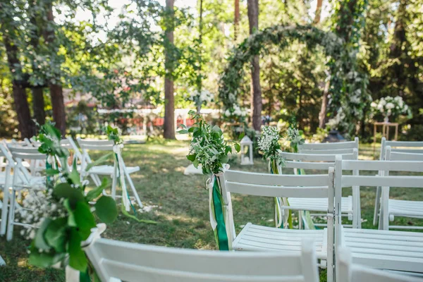 Rows Decorated Chairs Floral Arch Outdoor Scene — Stock Photo, Image