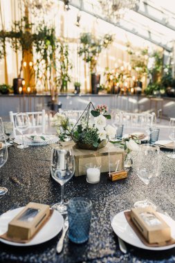 şenlikli düğün süslemeleri ile hizmet tablo