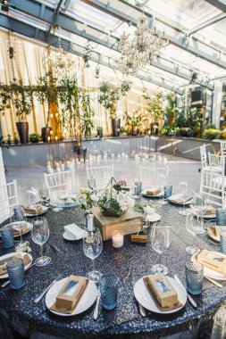 şenlikli düğün süslemeleri ile hizmet tablo