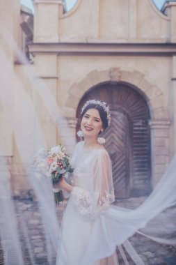 Gelinlik içinde güzel bir gelin