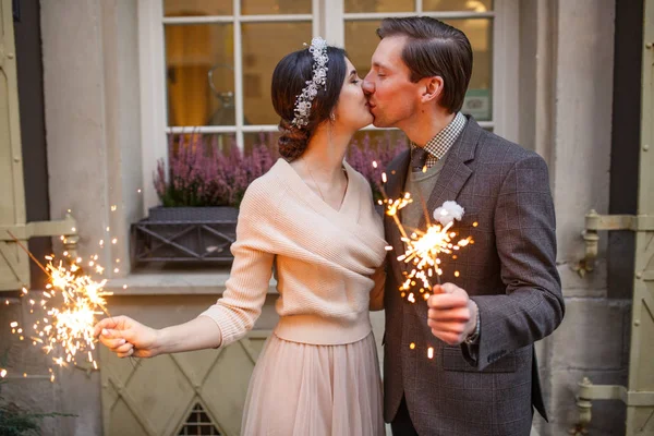 Gelukkig Paar Verliefd Trouwdag — Stockfoto