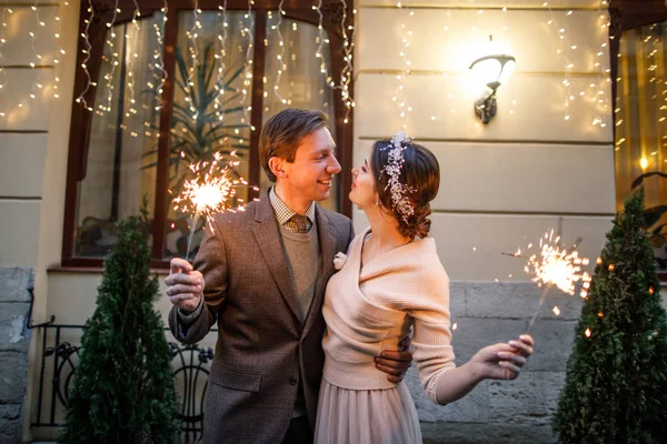 Gelukkig Paar Verliefd Trouwdag — Stockfoto