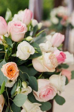 beyaz ve pembe gül buketi, çekim yakın