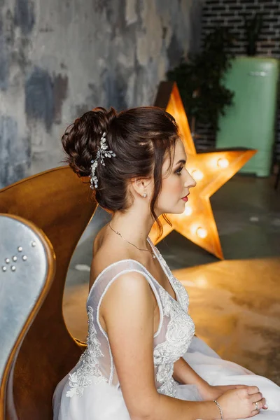 Portrait Young Beautiful Wedding Bride Beautiful Stylish Dress Gray Background — Stok Foto