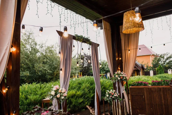 Vista Matrimonio Decorato Veranda Con Lampade Fiori — Foto Stock