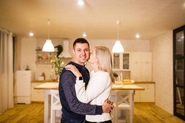 mutfakta eğlenmek güzel çift 