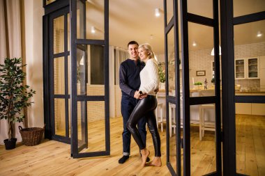 mutfakta eğlenmek güzel çift 