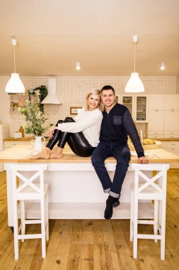 mutfakta eğlenmek güzel çift 