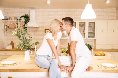 mutfakta eğlenmek güzel çift 