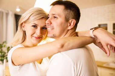 mutfakta eğlenmek güzel çift 