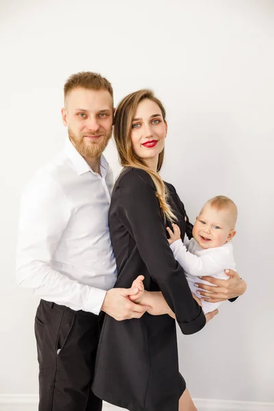 Young Beautiful Family Stylishly Dressed Standing Bright Apartment — Stock Photo, Image