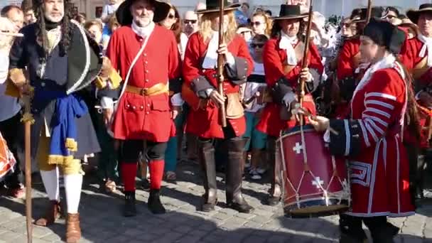 Timisoara Roumanie Mai 2018 Des Soldats Médiévaux Marchent Dans Rue — Video