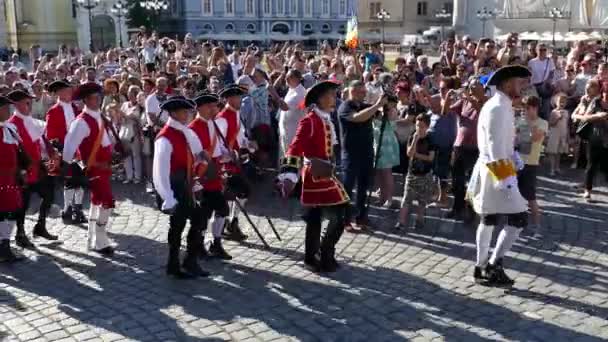 Timisoara Romania Mayo 2018 Soldados Medievales Marchando Por Calle Espectáculo — Vídeos de Stock