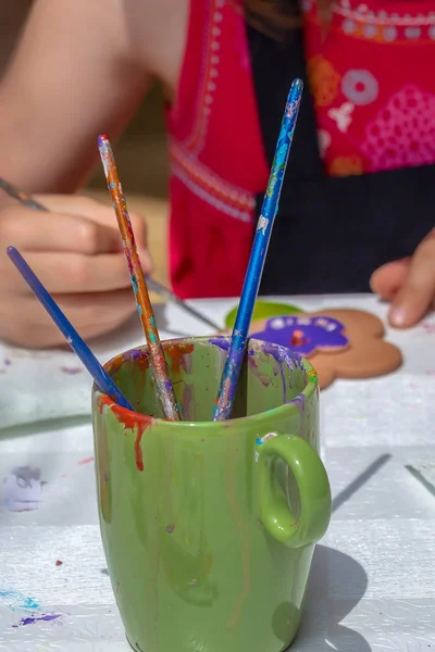 Little Girl Who Paints Ceramic Funny Objects Workshop Organized City — Stock Photo, Image