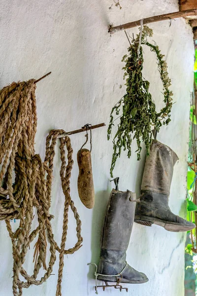 Objekte Die Der Außenwand Eines Bauernhauses Slowakischer Herkunft Ausgestellt Sind — Stockfoto