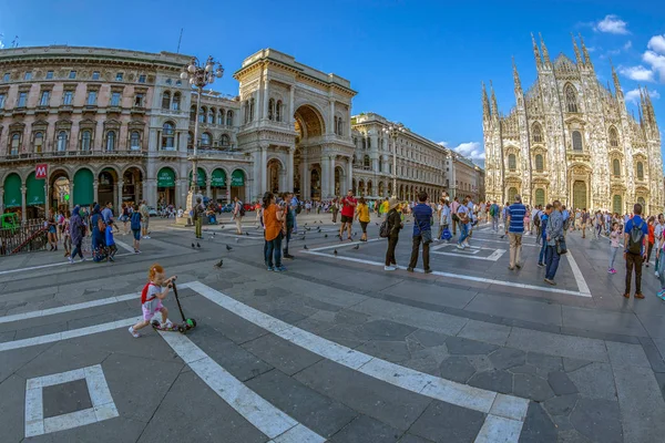 Milão Itália Junho 2018 Vista Panorâmica Praça Dome Milão Repleta — Fotografia de Stock