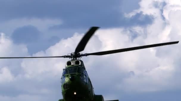 蒂米什瓦拉 罗马尼亚 2018年6月23日 军用直升机在国际机场从蒂米什瓦拉组织的一次空中表演中进行示威 — 图库视频影像