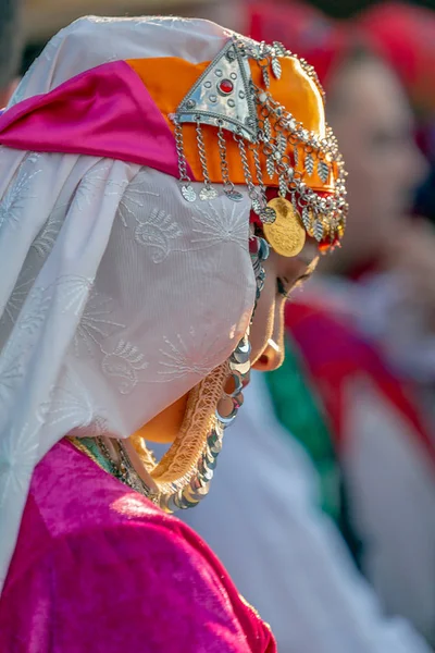 罗马尼亚 蒂米什瓦拉 2018年7月5日 从土耳其的年轻妇女在传统服装 出席国际民间节日 国际节日心脏 由市政厅组织蒂米什瓦拉 — 图库照片