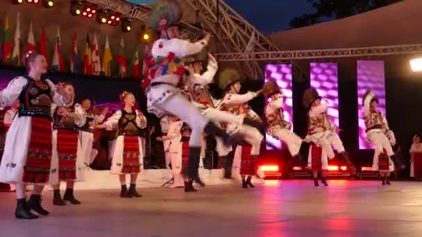 Rumänien Timisoara Juni 2018 Rumänische Tänzer Traditioneller Tracht Führen Volkstanz — Stockvideo