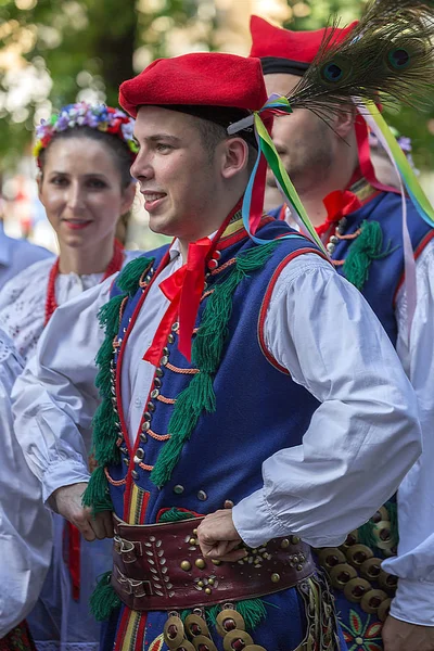 Timisoara, Romanya - 6 Temmuz 2017: Geleneksel kostüm, mevcut Uluslararası Halk Festivali 
