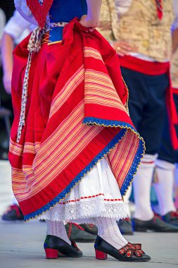 Multi ile kadınlar için İtalyan halk kostüm detayını nakış bir tipik geleneksel dans, renkli.