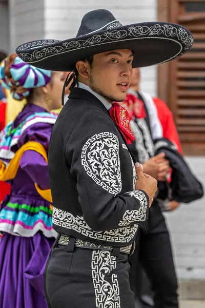 ティミショアラ ルーマニア 2018 メキシコ ダンサーは現在の市庁舎で国際民俗祭 心の国際フェスティバル 主催の伝統的な衣装 — ストック写真