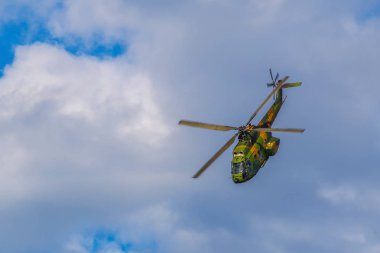 Timisoara, Romanya - 23 Haziran 2018: helikopter gösteriler Timisoara uluslararası havaalanından tarafından düzenlenen bir hava gösterisi yapıyor.