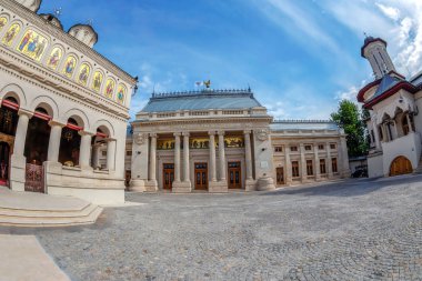 Bucharest, Romanya - 17 Temmuz 2018: Romanya Ortodoks ataerkil Patriarchal tepede bulunan Katedrali. 1655 ve 1659 Eflak prensi Serban Basarab emirler arasında inşa edilmiştir.