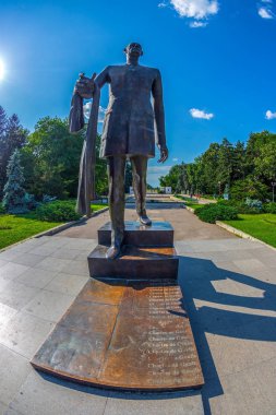 Bükreş, Romanya, 16 Temmuz 2018: Heykel genel de Charles de Gaulle, Fransa Cumhurbaşkanı 1958-1969 arasında Bükreş Herastrau Park girişlerinde birinde yer alan.
