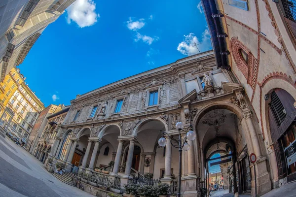 Milán Italia Junio 2018 Patio Interior Con Edificios Históricos Cerca —  Fotos de Stock