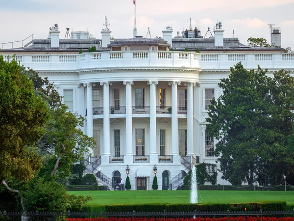 Sabah ışık tarihinde Washington DC'de Beyaz Saray.