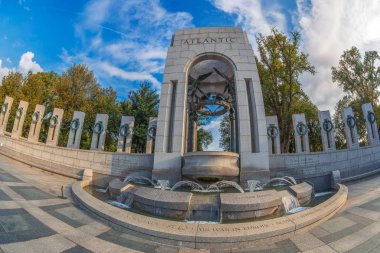 Washington Dc, Amerika Birleşik Devletleri - 31 Ağustos 2018: Dünya Savaşı iki anıt geniş açılı görünüş. Bu ünlü ve işareti anıt mimari detay kapatmak.