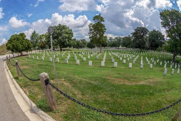 阿灵顿国家公墓在其死亡的国家的冲突已被埋葬 从内战开始 以及埋葬死于早期的战争 — 图库照片