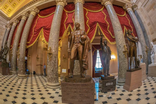 私たち国会議事堂の建物の彫像ホールのインテリアでワシントン アメリカ合衆国 2018 大規模な角度のビュー — ストック写真