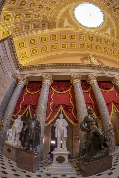 私たち国会議事堂の建物の彫像ホールのインテリアでワシントン アメリカ合衆国 2018 大規模な角度のビュー — ストック写真