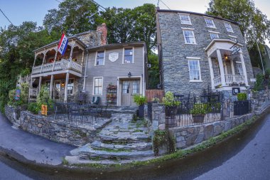 Harpers Ferry, Batı Virginia, ABD-Eylül 3, 2018: Bir tarihi kent Jefferson County, Potomac ve Shenandoah nehirler izdiham. John Brown'ın RAID 1859.Historic binalarda bilinen.