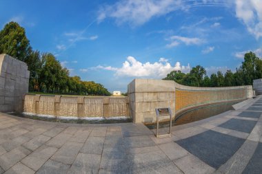 Washington Dc, Amerika Birleşik Devletleri - 31 Ağustos 2018: Geniş görüş açısı ile Dünya Savaşı iki Anıtı ve Lincoln memorial arka planda Çeşmesi. Bu ünlü ve işareti anıt mimari detay kapatmak.