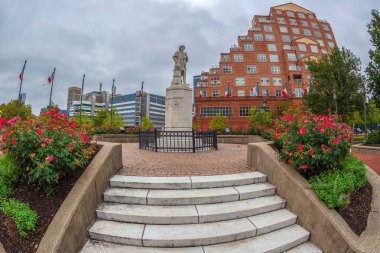 Baltimore, Maryland, Amerika Birleşik Devletleri - 8 Eylül 2018: Geniş açılı görünüş Inner Harbor yakınındaki Columbus Park.