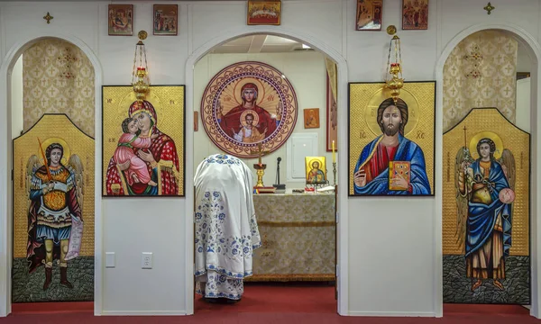 Potomac Marilândia Eua Setembro 2018 Sacerdote Rezando Altar Igreja Ortodoxa — Fotografia de Stock