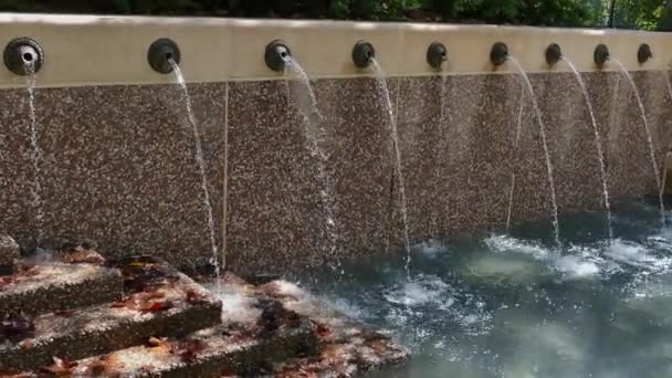 クリスタルシティ アーリントン アメリカ合衆国 2018 ウォーター パーク 水晶都市 ヴァージニアのモダンな噴水 — ストック動画