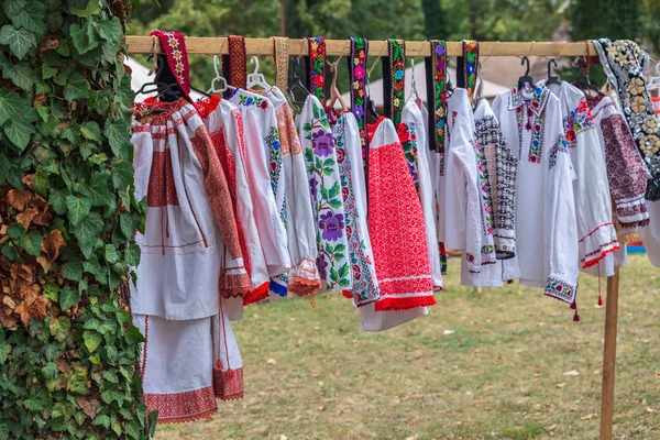 Velhos Trajes Tradicionais Romenos Com Bordados Específico Para Zona Bistrita — Fotografia de Stock