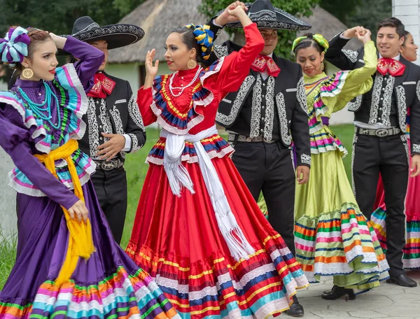 Temesvár Románia 2018 Július Csoport Táncosok Mexikóból Népviselet Jelen Nemzetközi — Stock Fotó
