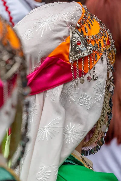 Detail Turecké Lidové Dekorace Pro Ženy Hlavu Různobarevné Výšivky — Stock fotografie