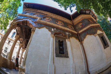 Bucharest, Romanya - 16 Temmuz 2018: 1724 Yunan keşiş Ioanikie Stratonikeas, Brancovan mimari tarzı bir başyapıt tarafından kurulan Stavropoleos Manastırı,. 