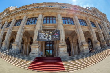 Bucharest, Romanya - 16 Temmuz 2018: National Museum of Romanya Calea Victoriei üzerinde yer alan History, tarih öncesi çağlardan modern katına kadar Romen tarihi eser içeren.
